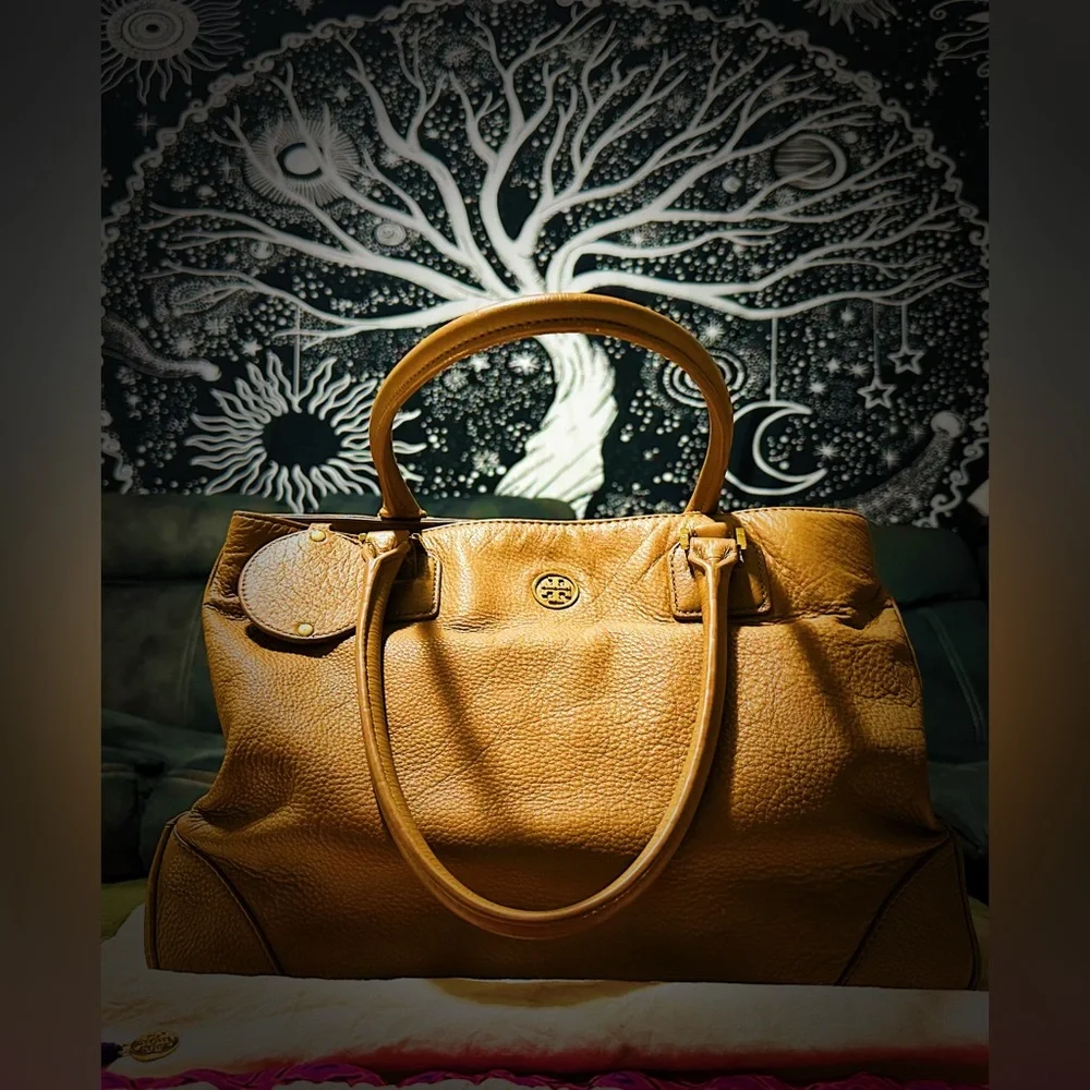 Vintage Y2K Tory Burch Tan soft Leather Tote handbag shoulder bag with scarf - Picture 13 of 17